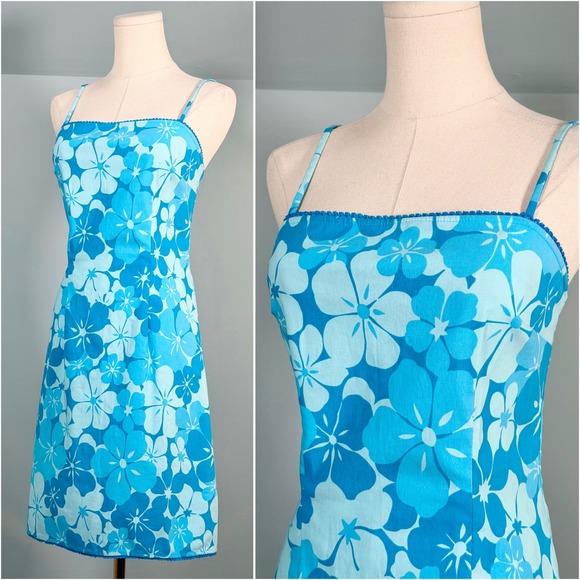 City Triangles Dresses & Skirts - Vintage 1990s / 2000s Blue Flower Dress 90s Y2K Hawaiian Beach Frutiger Aero